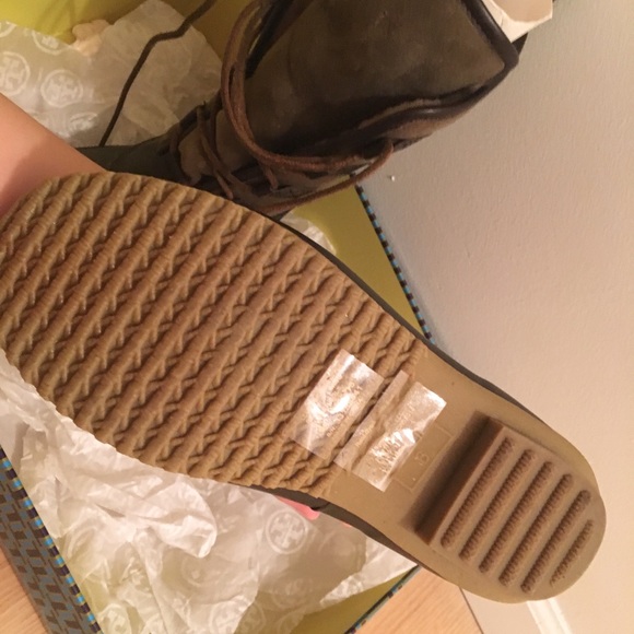 Brand New Tory Burch Argyll Winter Boots - Picture 3 of 7